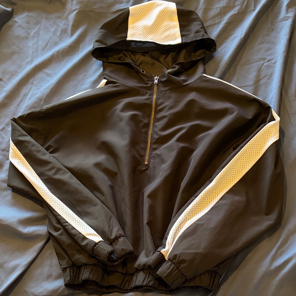Forever 21 women’s black and white windbreaker